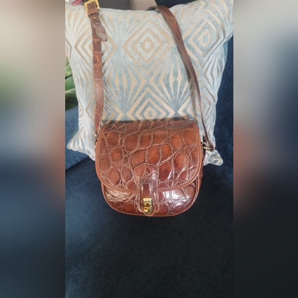 Vintage Dooney & Bourke - classic! - Picture 1 of 11